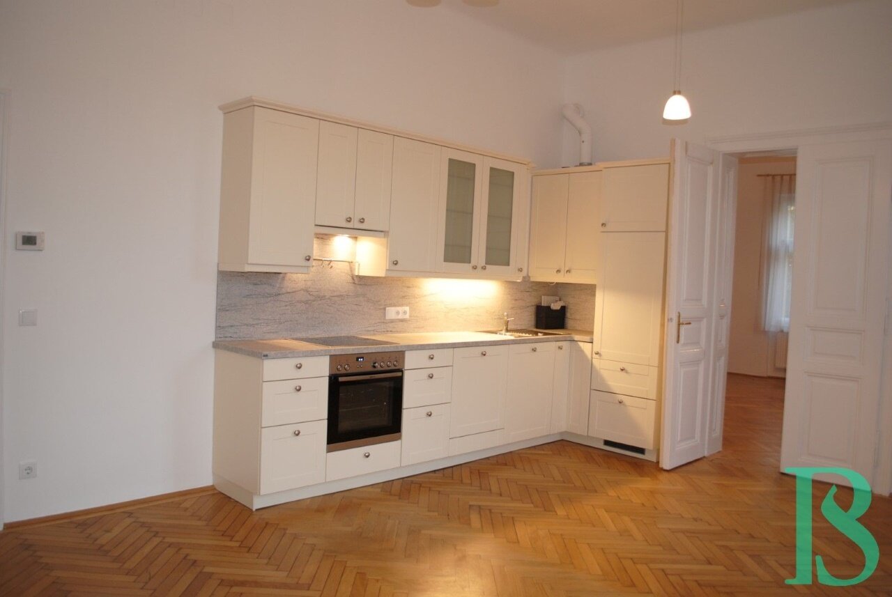 Objekt-Ansicht: Küchenzeile / Wohnbereich Blick Zimmer