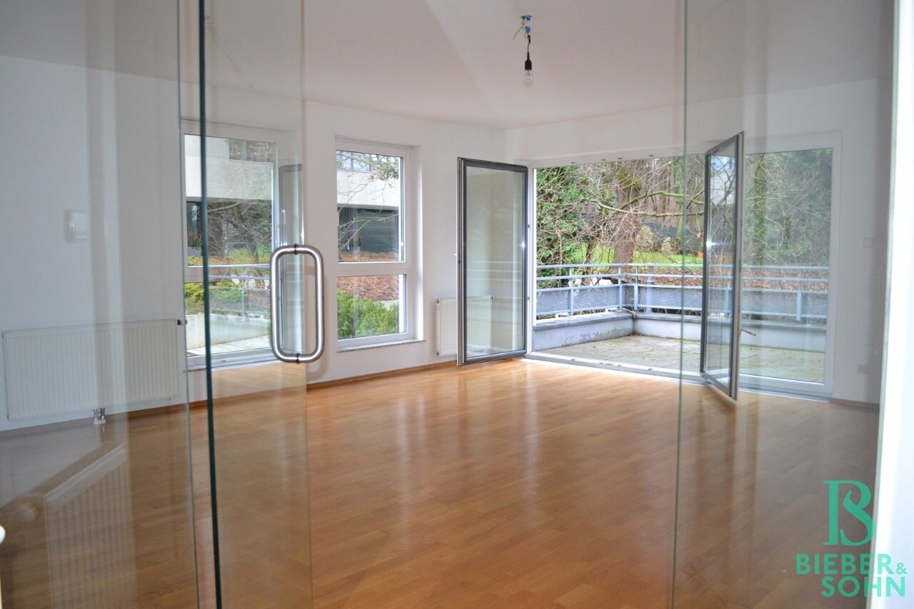 Objekt-Ansicht: Wohnraum/Blick Terrasse